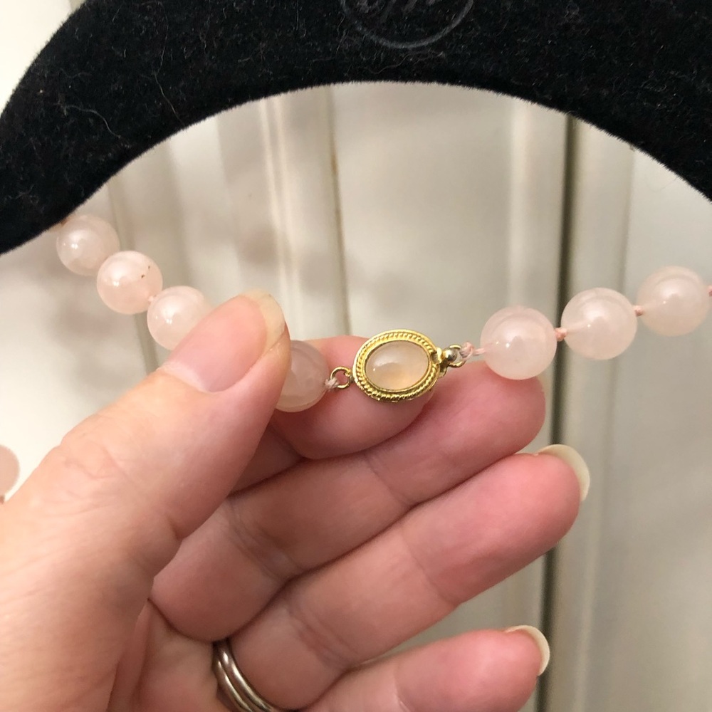 Women’s pink faux pearl necklace - Picture 4 of 8